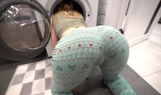 Girl with a big ass stuck in the washer and got a dick