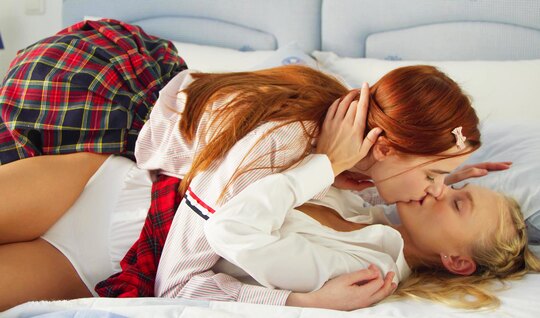 Students spent the whole day in bed doing lesbian sex