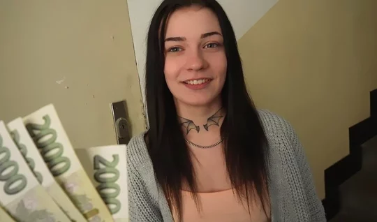 A young brunette fell for a pickup truck and exposed her pussy for money